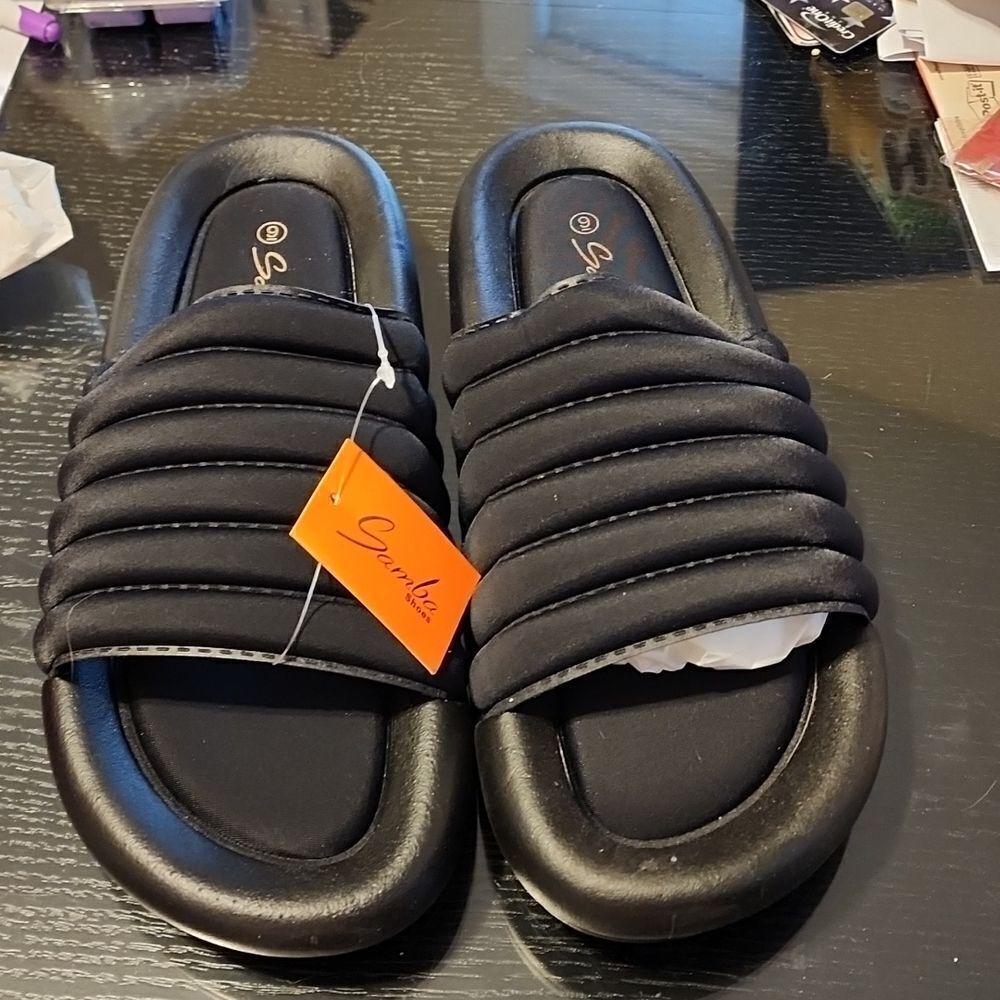 Men's slip ons size 9 NWT